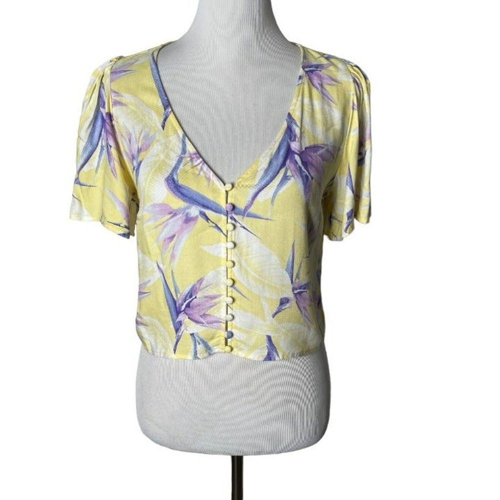 Forever 21 Floral Pattern Top Yellow Flutter Sleeves Button Front Womens Size M